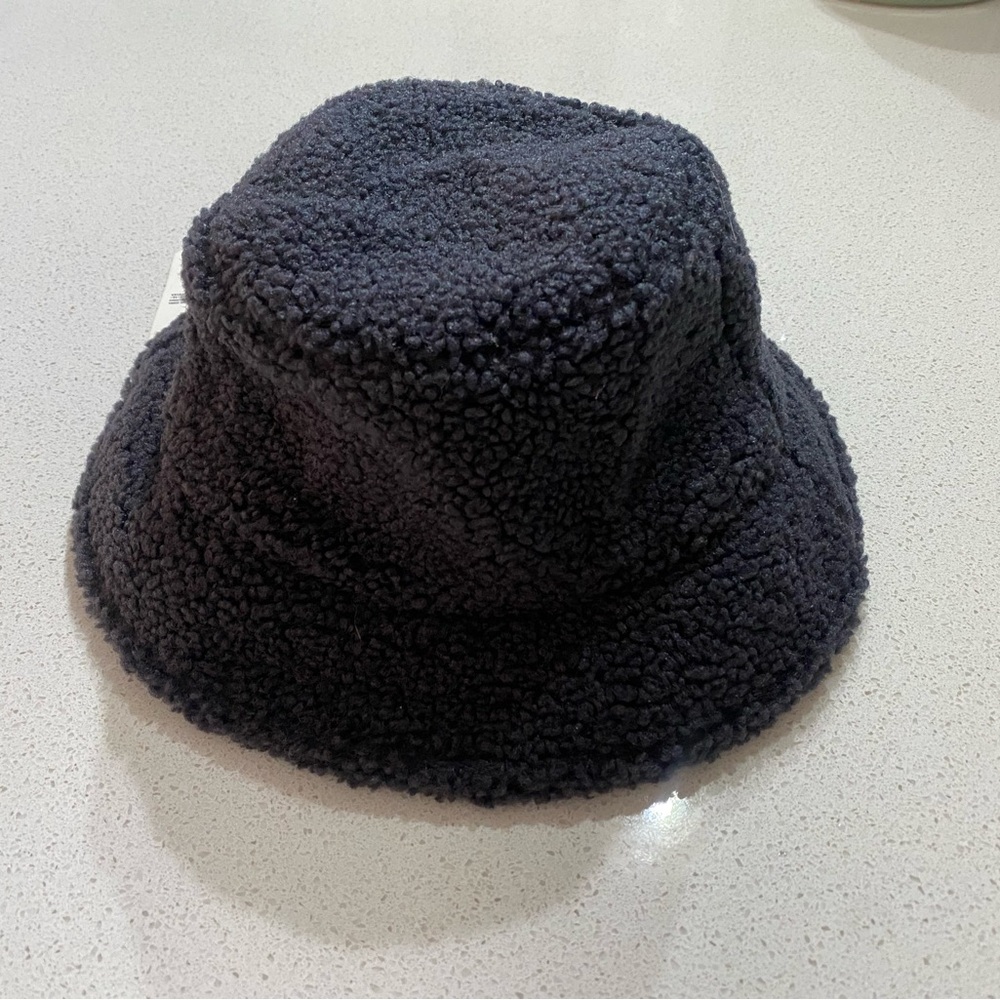 Stay Cozy and Stylish with This Brand New Uniqlo Fleece Nucket Hat!